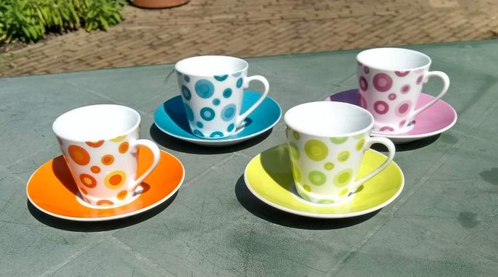 4 vintage espresso kop en schotel psychedelisch. LBVYR, Huis en Inrichting, Keuken | Servies, Nieuw, Kop(pen) en/of Schotel(s)