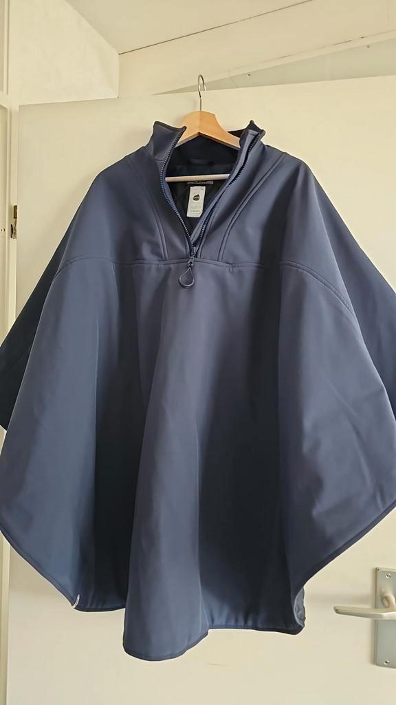 Oma mee naar buiten in rolstoel? Trek deze DAPRcape aan!, Kleding | Dames, Jassen | Winter, Zo goed als nieuw, Blauw, Ophalen of Verzenden