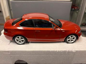 1:18 Kyosho BMW 1er 1 Series Coupe dealer edition in doos beschikbaar voor biedingen