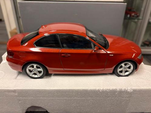 1:18 Kyosho BMW 1er 1 Series Coupe dealer edition in doos, Hobby en Vrije tijd, Modelauto's | 1:18, Gebruikt, Auto, Kyosho, Ophalen of Verzenden