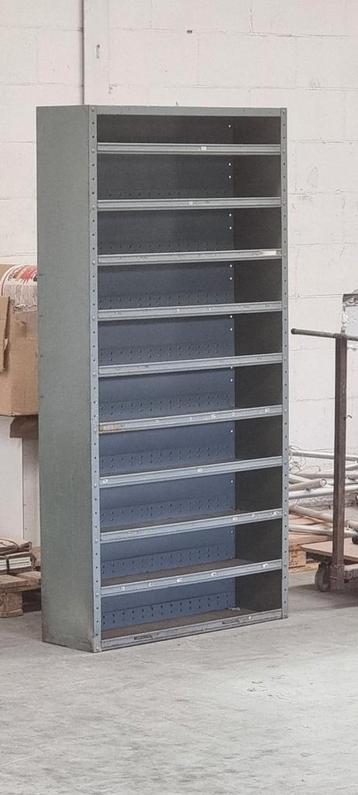 Metalen magazijnkast vakkenkast kast vintage industrieel beschikbaar voor biedingen
