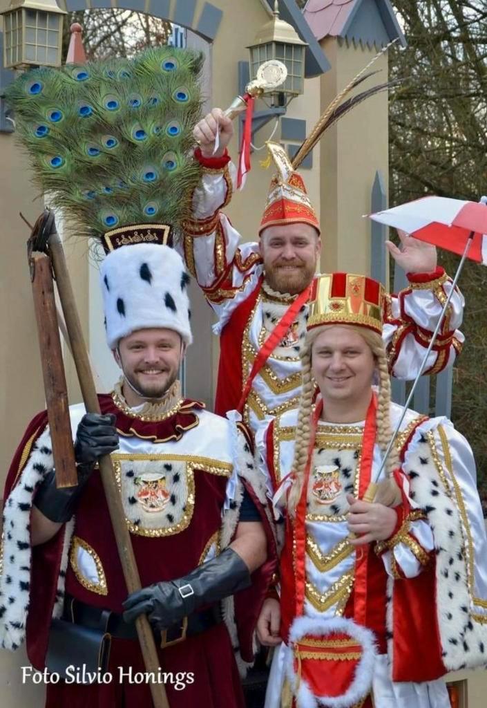 Dreigestirn Kostuum, Hobby en Vrije tijd, Feestartikelen | Verhuur, Nieuw, Carnaval, Ophalen