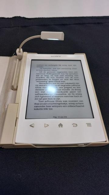 Sony Reader incl. hoesje met lampje beschikbaar voor biedingen