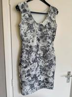 Feestelijk jurkje Jane Norman maat 38/40 Wit/Grijs/Zilver, Maat 38/40 (M), Wit, Jane Norman, Ophalen of Verzenden