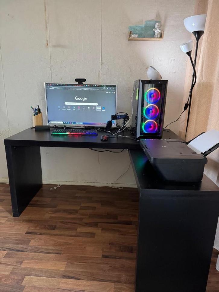 Stijvol hoekbureau - ideal voor gamers en thuisgebruik, Huis en Inrichting, Bureaus, Zo goed als nieuw, Bureau, Ophalen