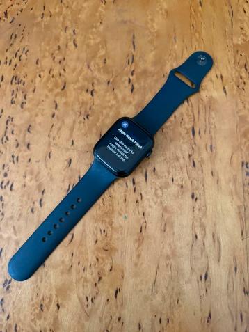 Apple Watch Series 8 45mm | Zwart Aluminium & Keramiek beschikbaar voor biedingen