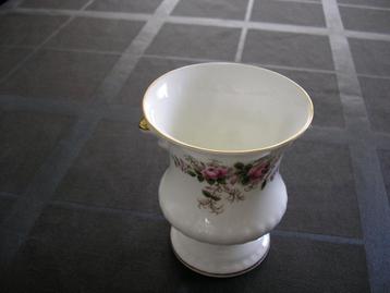 Royal albert  lepelvaasje beschikbaar voor biedingen