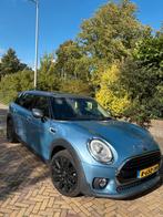 Mini Clubman 1.5 Cooper AUT 2017 Blauw, Auto's, Mini, 65 €/maand, 136 pk, Blauw, Leder en Stof