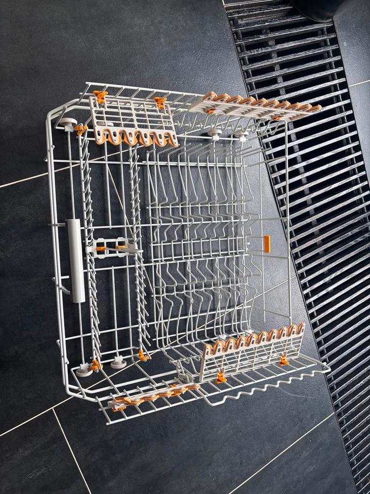 Onderrek Miele vaatwasser GUK6800 KD voor onderdelen (TEAB), Witgoed en Apparatuur, Vaatwasmachines, Zo goed als nieuw, Inbouw