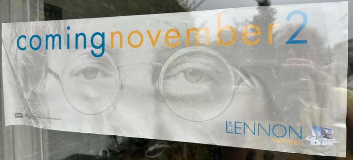 John Lennon promo raamsticker, Verzamelen, Muziek, Artiesten en Beroemdheden, Zo goed als nieuw, Ophalen of Verzenden