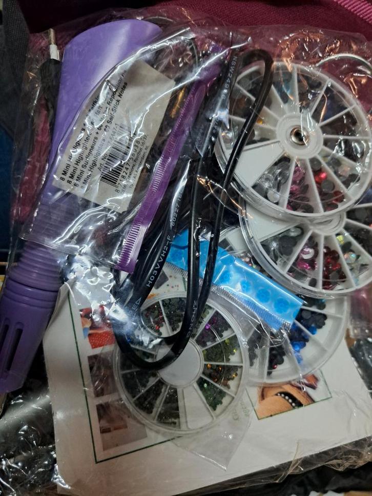 Glittertjes op kleding maken, Hobby en Vrije tijd, Knutselen, Zo goed als nieuw, Materiaal, Ophalen