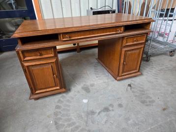 Elegant antiek bureau  beschikbaar voor biedingen