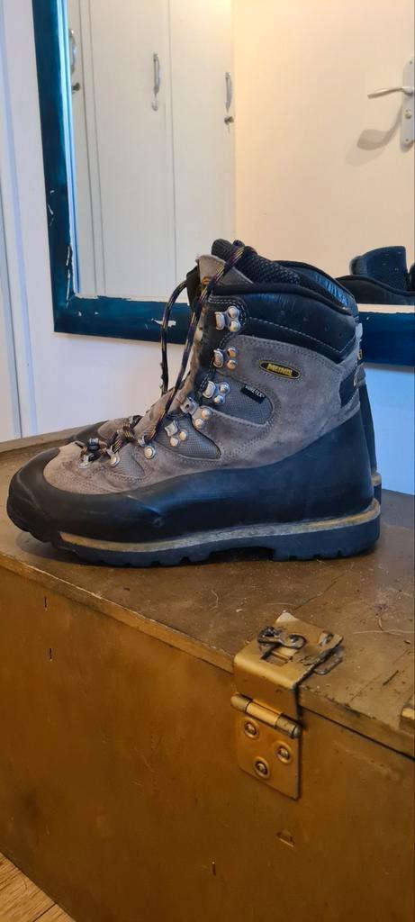 Meindl Gore-Tex C/D Bergschoenen 43, Sport en Fitness, Bergsport en Wandelen, Zo goed als nieuw, Schoenen, Ophalen of Verzenden