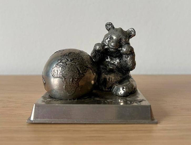 Vintag tinnen beeldje van een Panda en wereldbol van WWF, Antiek en Kunst, Antiek | Tin, Ophalen of Verzenden