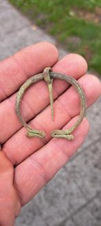 Romeins bronzen omega fibula Bodemvondst, Antiek en Kunst, Antiek | Koper en Brons, Ophalen of Verzenden