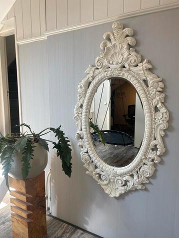 Mega Spiegel beschikbaar voor biedingen