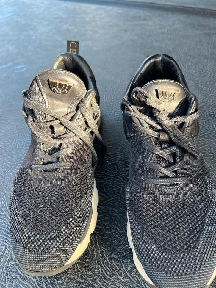 Mercer Sneakers Maat 42 - Stijlvol en Comfortabel €10,-, Kleding | Heren, Schoenen, Zo goed als nieuw, Sneakers of Gympen, Zwart