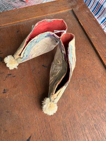 Antieke Chinese Lotusvoet Schoenen beschikbaar voor biedingen