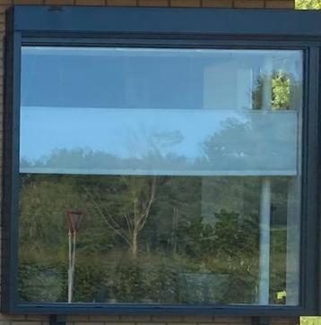2 x plissé gordijnen 1 x 2 m breed 1x 74 cm breed beschikbaar voor biedingen