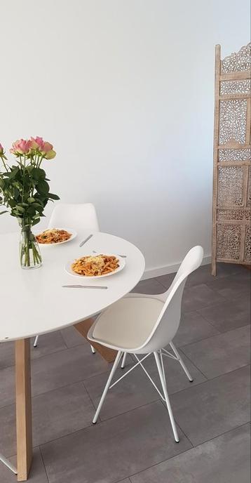 Ronde eettafel met 4 stoelen
