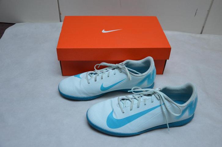 Nike Mercurial Vaper Club maat 44 wit/blauw, Sport en Fitness, Voetbal, Zo goed als nieuw, Schoenen, Maat XS of kleiner, Ophalen of Verzenden