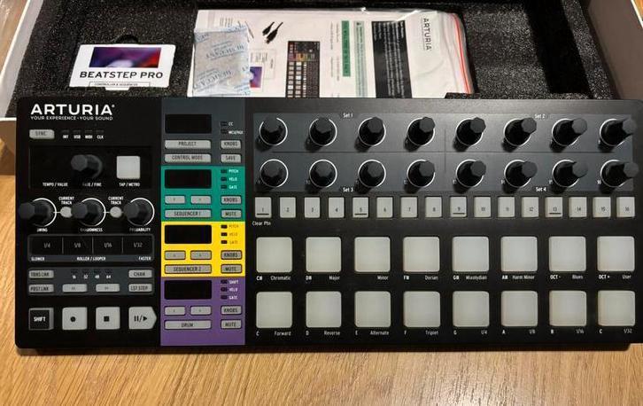 Arturia Beatstep Pro BLACK edition, Muziek en Instrumenten, Midi-apparatuur, Zo goed als nieuw, Ophalen of Verzenden
