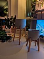 Bloempot op statief, Tuin en Terras, Bloempotten, Rond, Zo goed als nieuw, Balkon, Beton