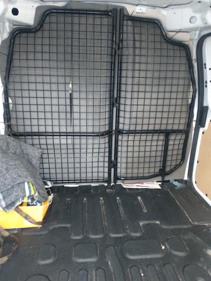 Ford Courier 2018 Tussenschot + Stoel, Auto-onderdelen, Carrosserie en Plaatwerk, Spatbord, Ford, Voor, Gebruikt, Ophalen of Verzenden