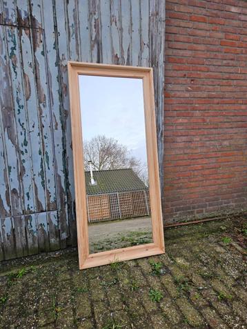 Mooie grote grenen spiegel met grote lijst  beschikbaar voor biedingen