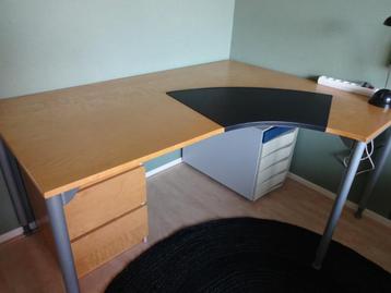 Hoekbureau Ikea, berken houtkleur, zwart los schrijfblad beschikbaar voor biedingen