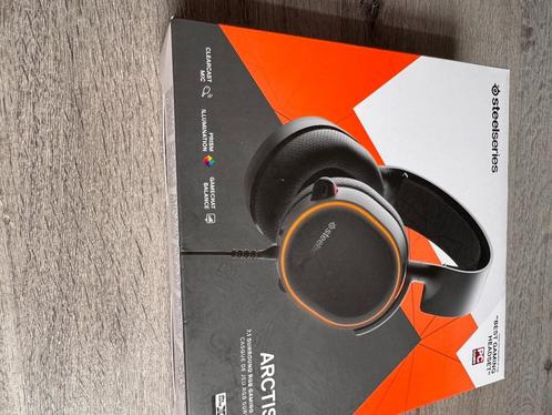 Steelseries arctis 5 rgb, Computers en Software, Headsets, Zo goed als nieuw, Over-ear, Bedraad, Gaming headset, Inklapbare microfoon