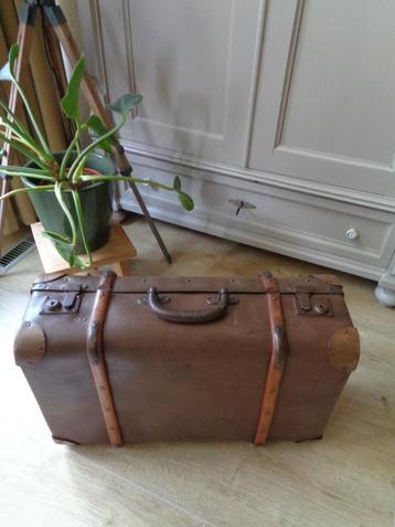 Brocante Oude Bruine Koffer  ** Mimosa ** beschikbaar voor biedingen