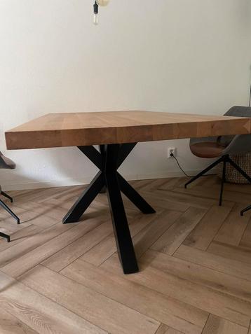 Eikenhouten eettafel 180 bij 90 beschikbaar voor biedingen