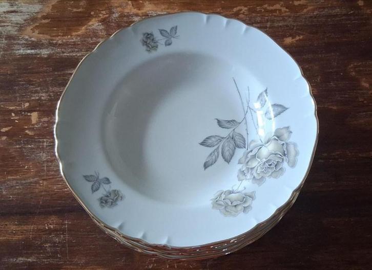 Richard Ginori borden, 6 borden, Huis en Inrichting, Keuken | Servies, Gebruikt, Bord(en), Overige stijlen, Porselein, Verzenden