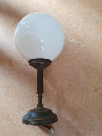 Antieke lamp met glazen bol -messing look - vintage beschikbaar voor biedingen