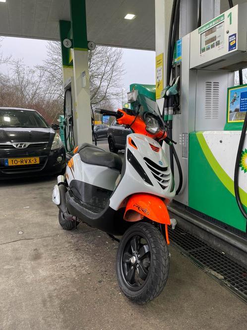 Zip 70cc, Fietsen en Brommers, Scooters | Piaggio, Zo goed als nieuw, Zip, Ophalen