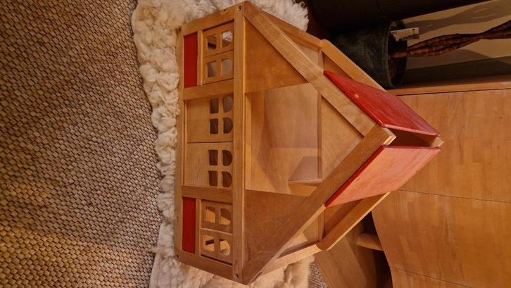Houten poppenhuis inclusief inrichting en poppetjes, Kinderen en Baby's, Speelgoed | Poppenhuizen, Gebruikt, Poppenhuis, Ophalen