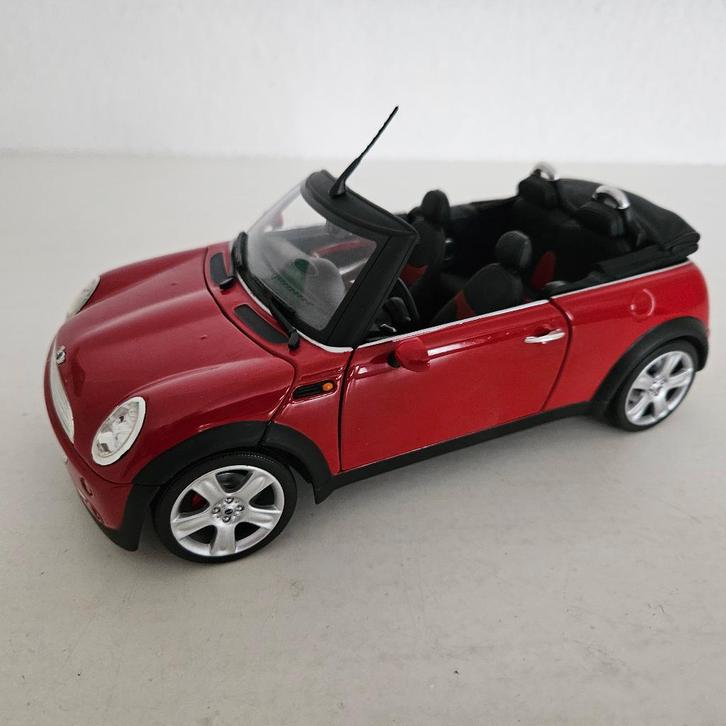 HOTWHEELS: NEW MINI CONVERTIBLE, Hobby en Vrije tijd, Modelauto's | 1:18, Zo goed als nieuw, Auto, Hot Wheels, Ophalen of Verzenden