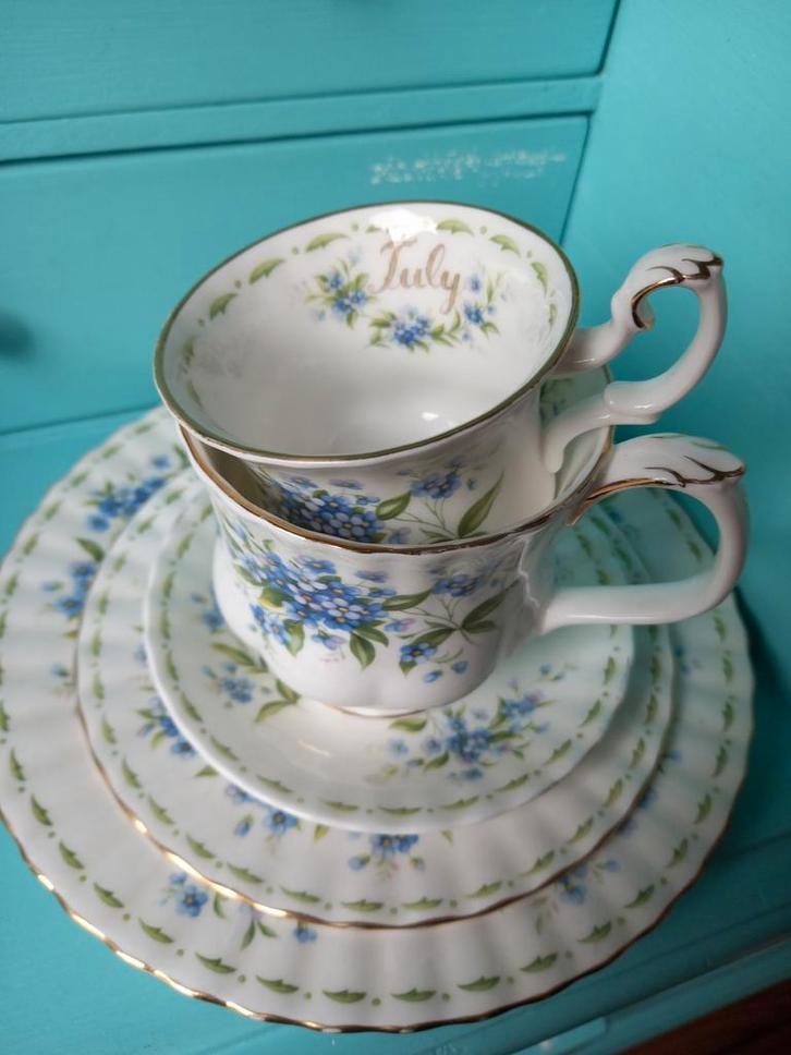 Royal Albert flower of the month July, Antiek en Kunst, Antiek | Servies los, Ophalen