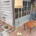 Oude staanlamp., Ophalen