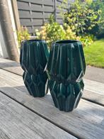 Bloomingville vazen met relief, blauw/groene kleur, Huis en Inrichting, Woonaccessoires | Vazen, Blauw, Aardewerk of Porselein