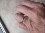 Gladde goudkleurige (stapel- of aanschuif-)ring, Overige materialen, Ophalen of Verzenden, Dame, Goud