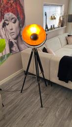 Industriële driepoot vloerlamp zwart/goud, Huis en Inrichting, Lampen | Vloerlampen, Verzenden, Zo goed als nieuw, 150 tot 200 cm