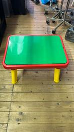 Bijna nieuwe speeltafel, Kinderen en Baby's, Speelgoed | Speeltafels, Ophalen of Verzenden, Zo goed als nieuw