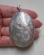 Prachtig zilveren groot medallion mooi gedecoreerd nr.055