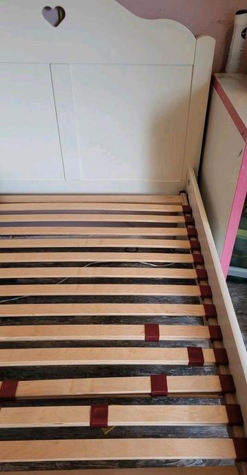 slaapkamer wit,kast,bed,bureau,stoel,boekkast, meer TEAB! ! beschikbaar voor biedingen