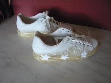 Trussardi Jeans sneakers wit goud met sterren zgan mt 39 beschikbaar voor biedingen