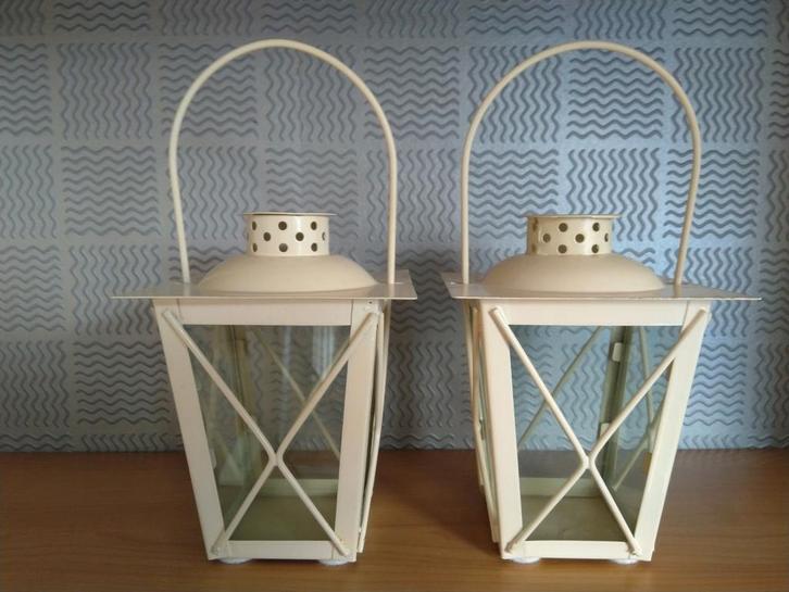 Twee kleine roomkleurige lantaarns/ windlichten., Huis en Inrichting, Woonaccessoires | Kandelaars en Kaarsen, Zo goed als nieuw