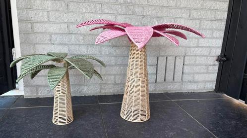 Rieten palmbomen (roze en groen), Tuin en Terras, Tuinbeelden, Zo goed als nieuw, Overige typen, Overige materialen, Ophalen