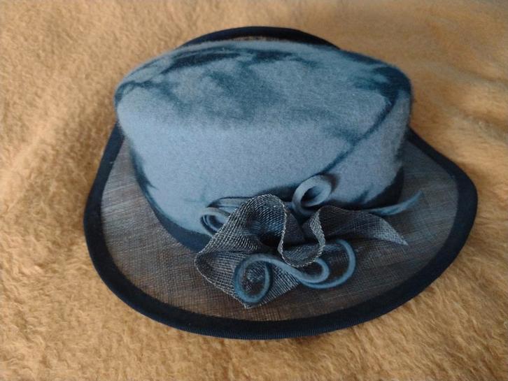 Hoed handgemaakt chique, Kleding | Dames, Hoeden en Petten, Ophalen of Verzenden